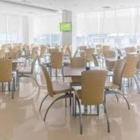 Whiz Hotel Cikini Jakarta Jacarta Exterior foto