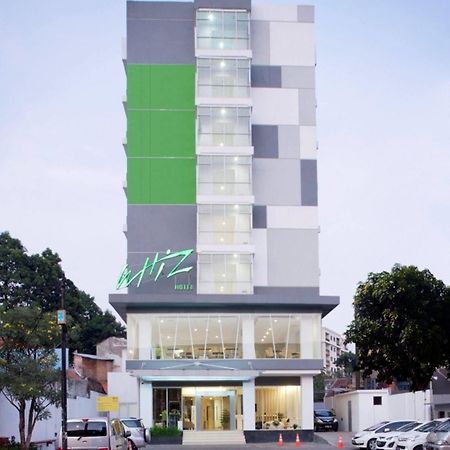 Whiz Hotel Cikini Jakarta Jacarta Exterior foto