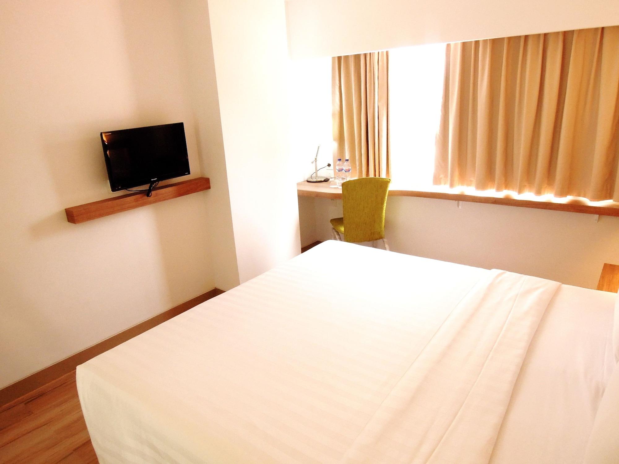 Whiz Hotel Cikini Jakarta Jacarta Exterior foto
