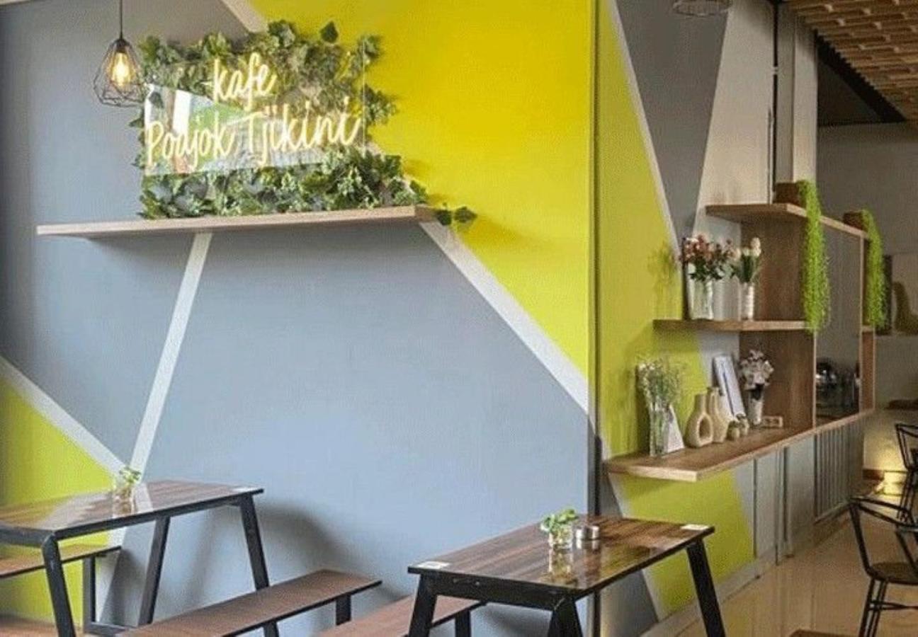 Whiz Hotel Cikini Jakarta Jacarta Exterior foto