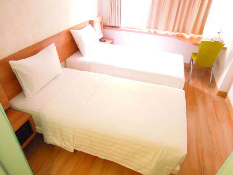 Whiz Hotel Cikini Jakarta Jacarta Exterior foto