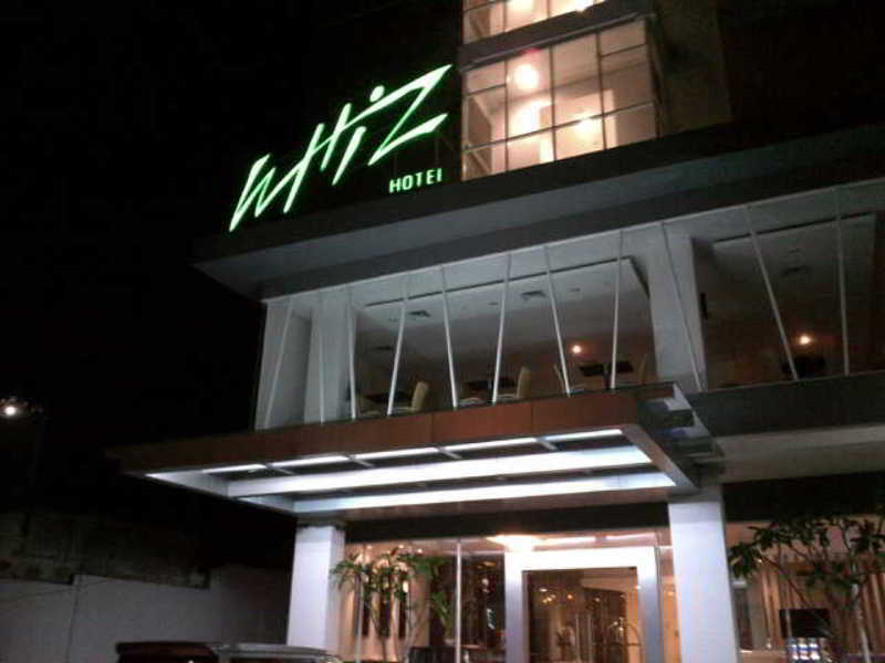 Whiz Hotel Cikini Jakarta Jacarta Exterior foto