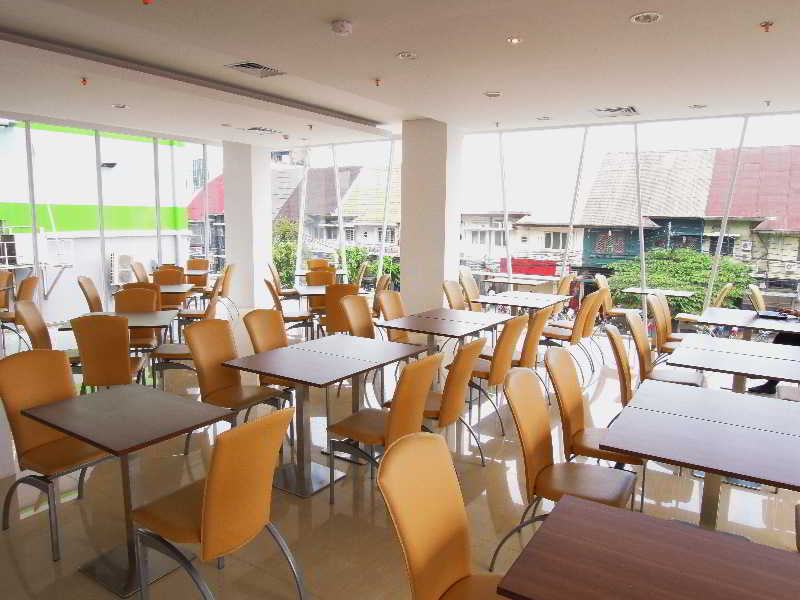 Whiz Hotel Cikini Jakarta Jacarta Exterior foto