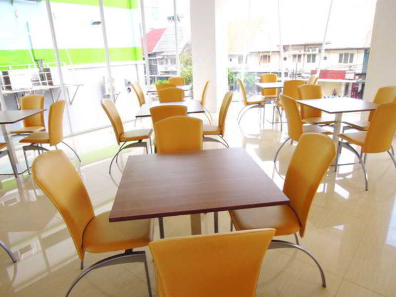 Whiz Hotel Cikini Jakarta Jacarta Exterior foto