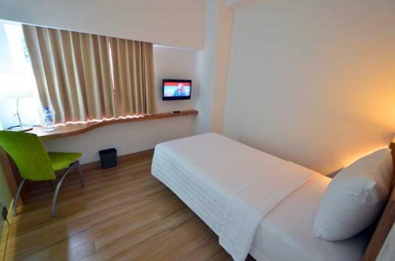 Whiz Hotel Cikini Jakarta Jacarta Exterior foto