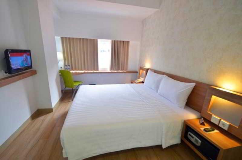 Whiz Hotel Cikini Jakarta Jacarta Exterior foto
