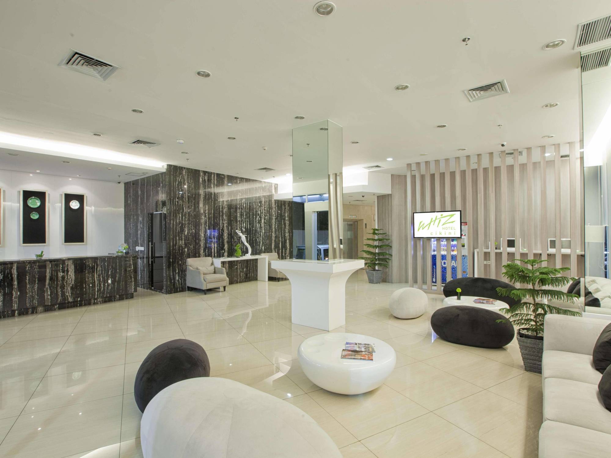 Whiz Hotel Cikini Jakarta Jacarta Exterior foto
