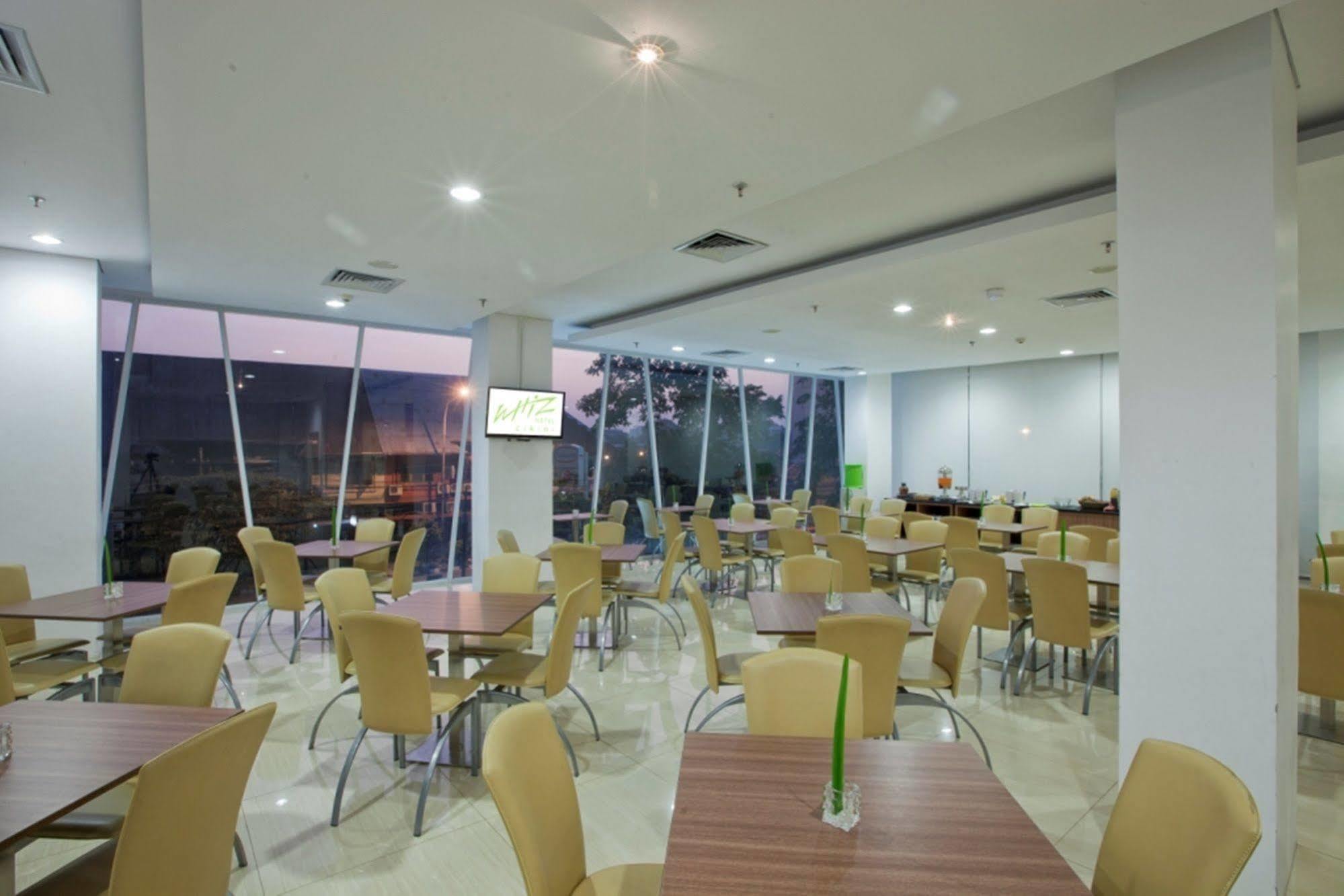 Whiz Hotel Cikini Jakarta Jacarta Exterior foto