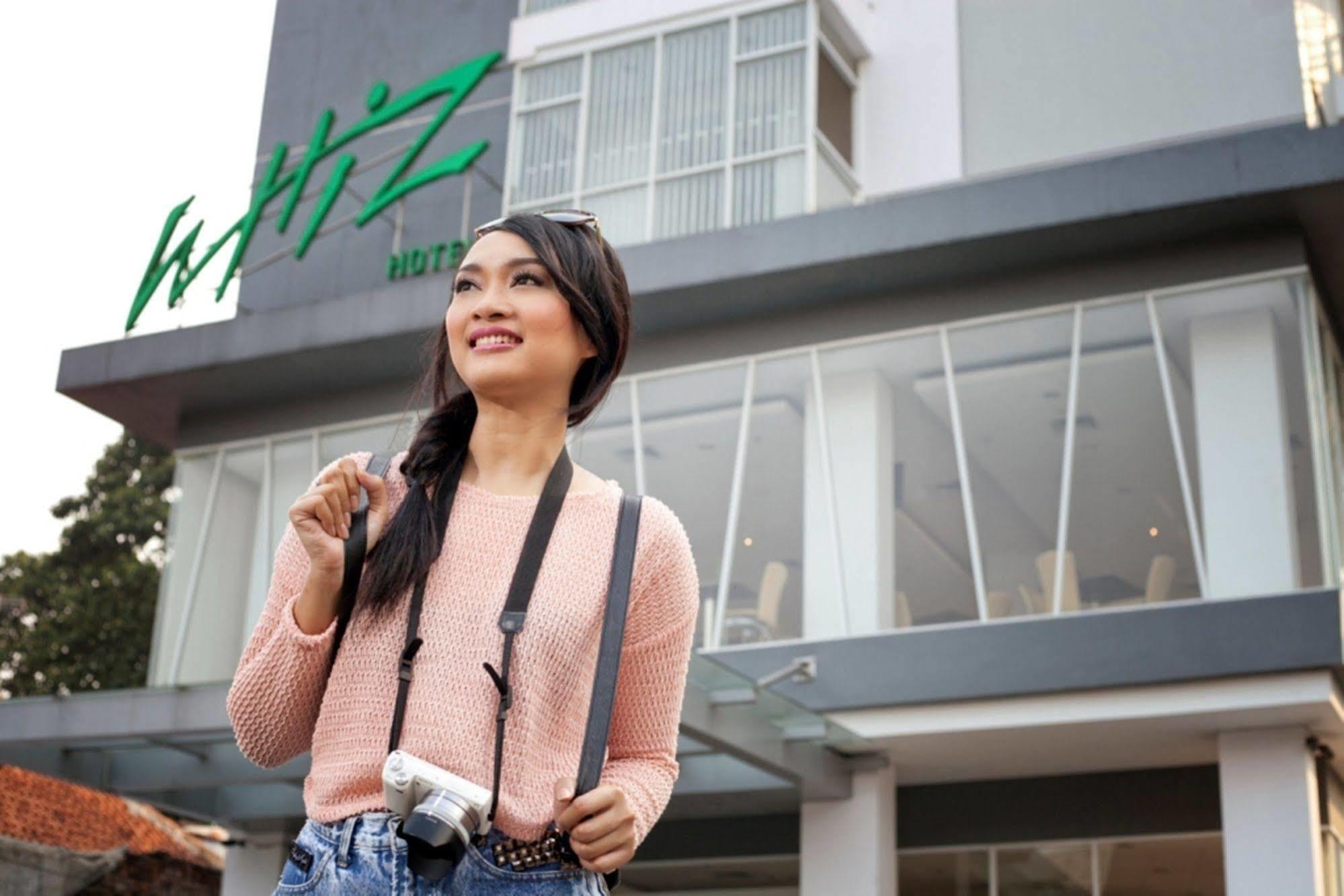 Whiz Hotel Cikini Jakarta Jacarta Exterior foto